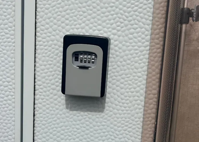 Romey Iikka 아파트 풀라